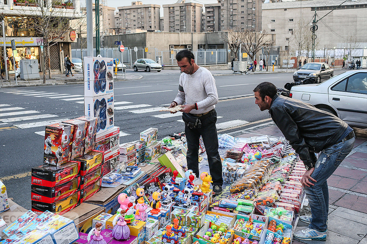 عزم شهرداری تهران برای ساماندهی دستفروشان؛ بازارهای فاخر جایگزین معابر اصلی