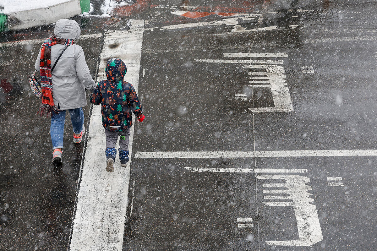 یخ زدگی معابر در ساعات پایانی امشب؛ پلیس راه هشدار داد