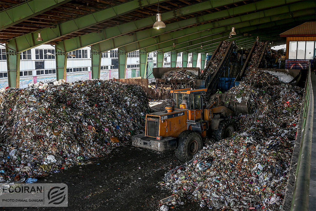 روزی چند تن زباله دزدی توقیف می شود؟/ واکنش به قبولی ناپلئونی در حوزه نظافت شهر؛ مخازن زباله پایتخت کم می شود