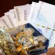 سقوط آزاد قیمت طلا، سکه و دلار امروز ۲۳ فروردین + جدول
