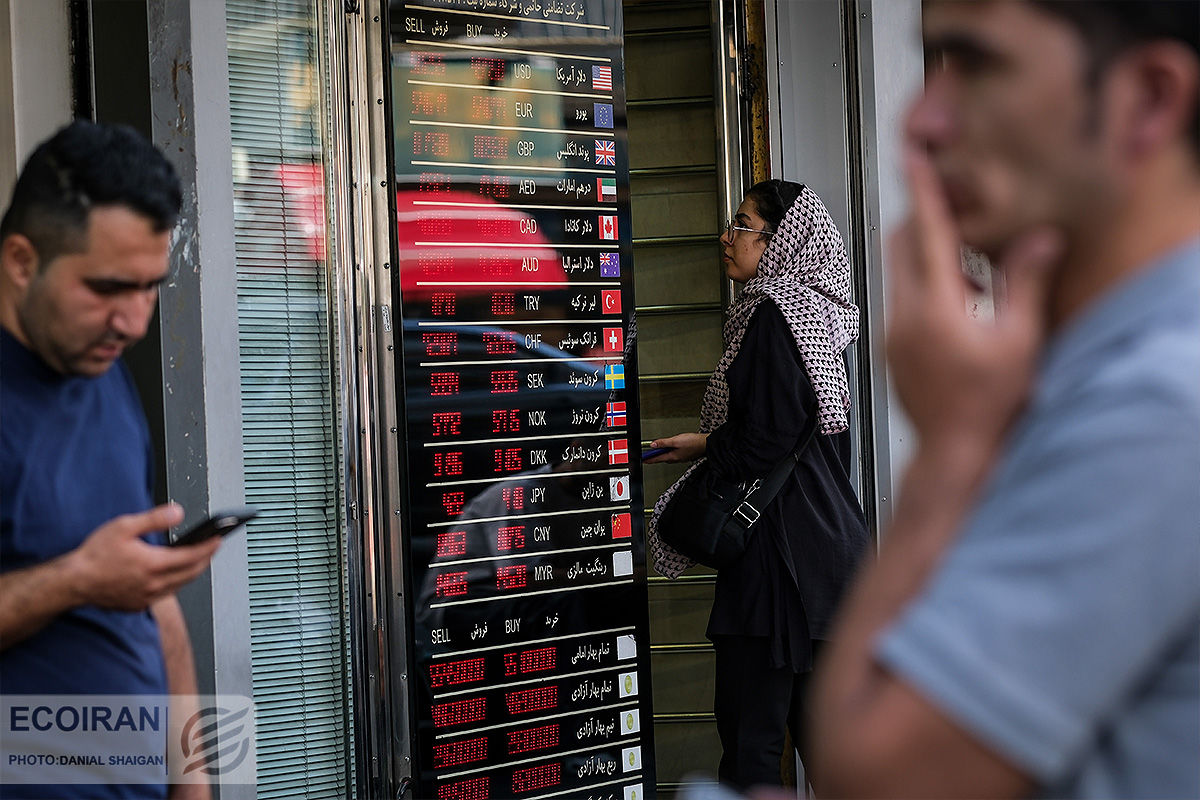 انتظار اصلاح در بازار طلا و سکه؛ معامله‌گران ارزی محتاط شدند/ سهامداران در آستانه مذاکرات دور سوم چه کردند؟