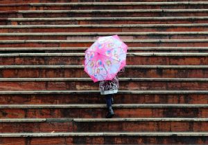 باران و رعدوبرق در شمال؛ هوای ناسالم در تهران/ گروه‌های حساس در خانه بمانند