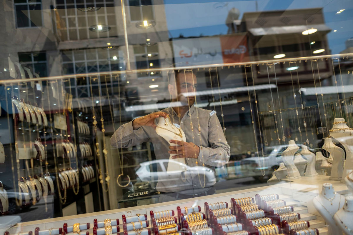 روند معکوس قیمت طلا در ایران؛ فلز زرد در بازار جهانی دوباره افزایشی شد