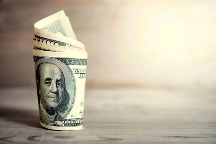 سقوط آزاد قیمت دلار در بازار آزاد (۱۷ اردیبهشت)