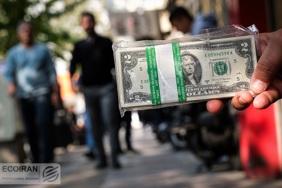 سیگنال احتیاط در بازار سرمایه/ قیمت دلار در پشت خط بالا رفت