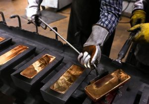 طلای جهانی در سراشیبی؛ بزرگ‌ترین کاهش هفتگی در ۶ ماه گذشته ثبت شد