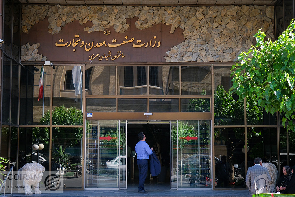 تکذیب رسمی افزایش قیمت خودرو؛ خودروسازان منتظر تصمیم وزارت صمت