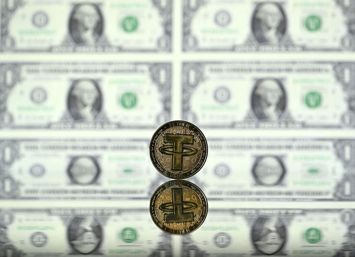 سکوت محتاطانه بازار طلا و ارز؛ تتر از نفس افتاد