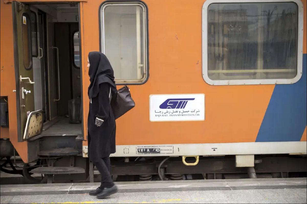 قطار فوق العاده تهران‌-‌رشت راه‌اندازی شد