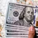 قیمت دلار آزاد در مرز سقوط (۱۲ خرداد)