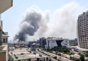 مجتمع بزرگ تجاری در منطقه آزاد انزلی دچار حریق شد