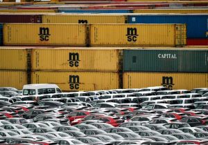 وزارت صمت خودروهای وارداتی را حبس کرده است