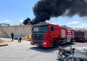 آتش‌سوزی در یک کارخانه صنعتی؛ خسارت به تجهیزات برقی اما بدون تلفات جانی